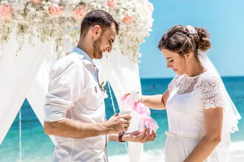 White and pink geometric wedding arch, Anya and Pasha, Phuket — photo 9