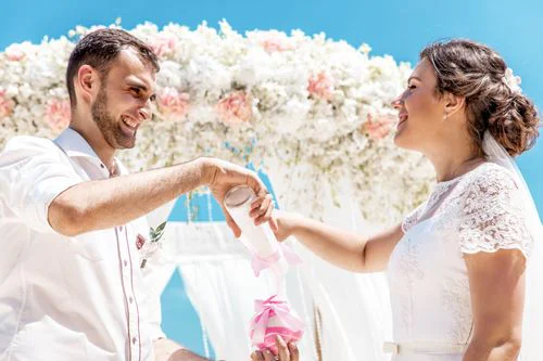 White and pink geometric wedding arch, Anya and Pasha, Phuket — photo 10