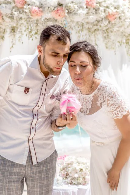 White and pink geometric wedding arch, Anya and Pasha, Phuket — photo 11