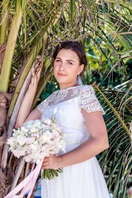 White and pink geometric wedding arch, Anya and Pasha, Phuket — photo 14