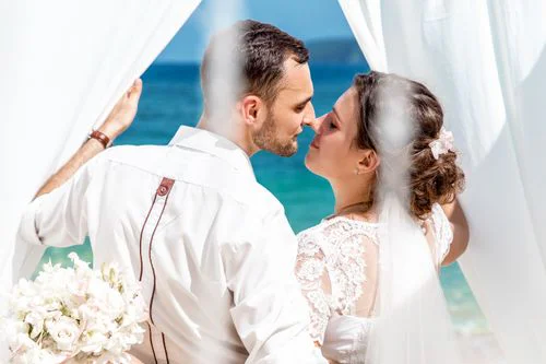 White and pink geometric wedding arch, Anya and Pasha, Phuket — photo 22