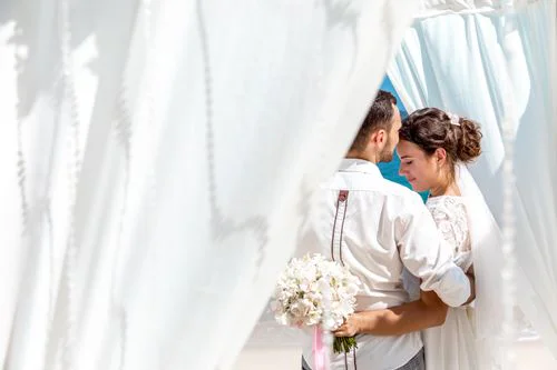 White and pink geometric wedding arch, Anya and Pasha, Phuket — photo 24