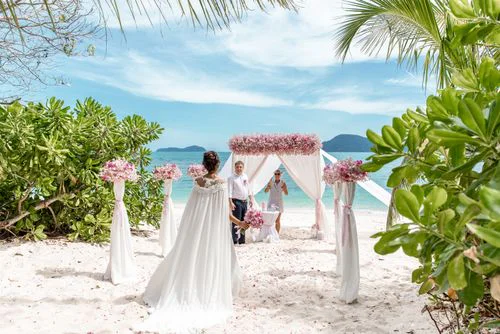 Pink and fuchsia geometric bamboo wedding arch, Phuket — photo 4
