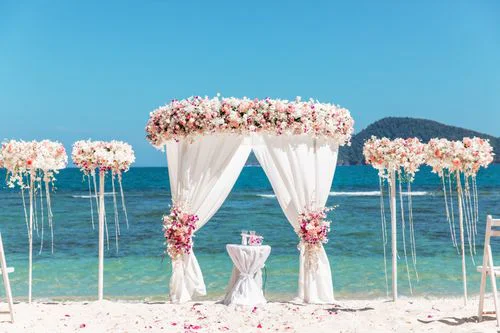 White and pink geometric wedding arch, Alla and Antonii, Phuket — photo 2