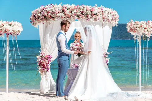 White and pink geometric wedding arch, Alla and Antonii, Phuket — photo 7