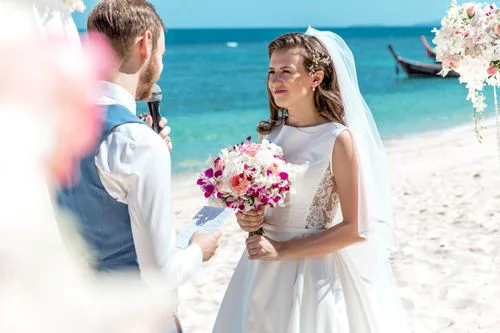 White and pink geometric wedding arch, Alla and Antonii, Phuket — photo 12