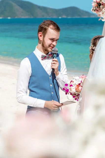 White and pink geometric wedding arch, Alla and Antonii, Phuket — photo 13