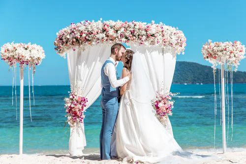 White and pink geometric wedding arch, Alla and Antonii, Phuket — photo 20