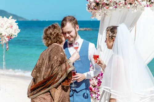 White and pink geometric wedding arch, Alla and Antonii, Phuket — photo 23
