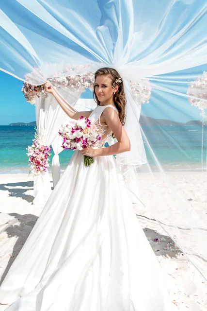 White and pink geometric wedding arch, Alla and Antonii, Phuket — photo 30
