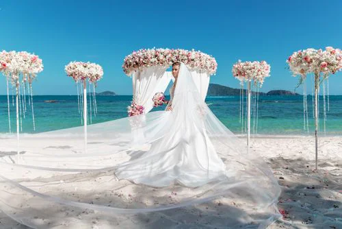 White and pink geometric wedding arch, Alla and Antonii, Phuket — photo 31
