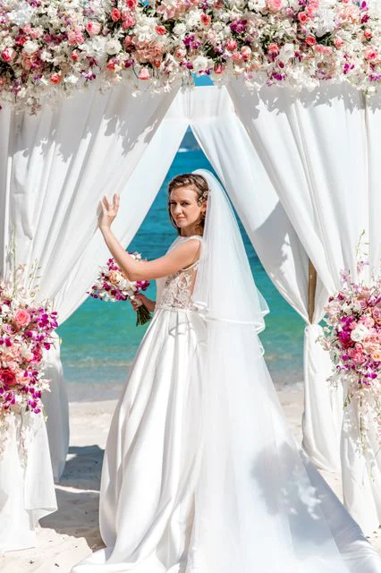 White and pink geometric wedding arch, Alla and Antonii, Phuket — photo 33