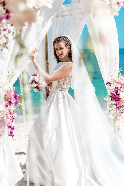 White and pink geometric wedding arch, Alla and Antonii, Phuket — photo 34