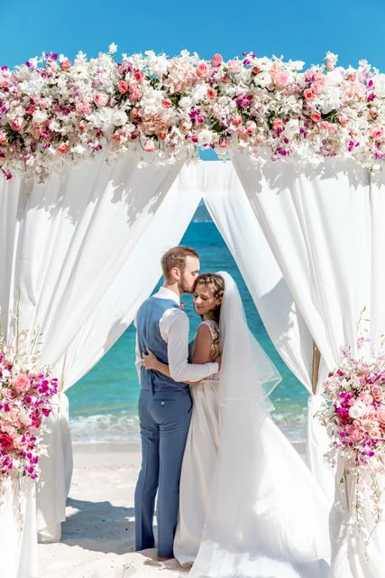 White and pink geometric wedding arch, Alla and Antonii, Phuket — photo 37