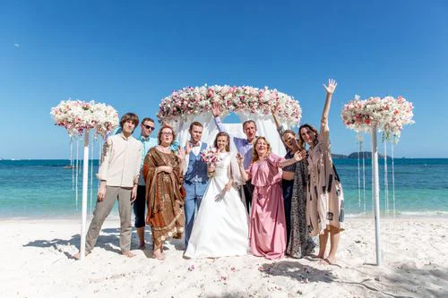 White and pink geometric wedding arch, Alla and Antonii, Phuket — photo 39