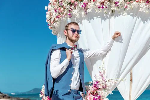 White and pink geometric wedding arch, Alla and Antonii, Phuket — photo 40