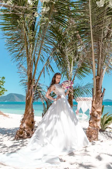 White and pink geometric wedding arch, Alla and Antonii, Phuket — photo 44