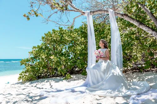 White and pink geometric wedding arch, Alla and Antonii, Phuket — photo 48