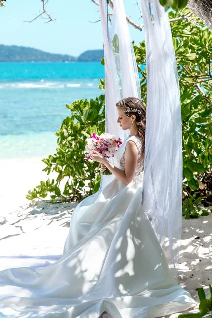 White and pink geometric wedding arch, Alla and Antonii, Phuket — photo 49