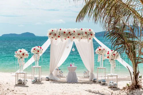 White and red geometric bamboo wedding arch, Phuket — photo 1