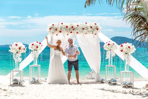 White and red geometric bamboo wedding arch, Phuket — photo 14