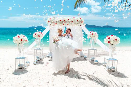 White and red geometric bamboo wedding arch, Phuket — photo 17
