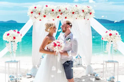 White and red geometric bamboo wedding arch, Phuket — photo 18