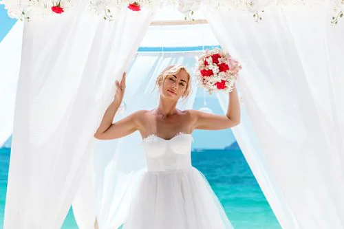 White and red geometric bamboo wedding arch, Phuket — photo 25