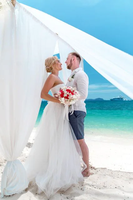White and red geometric bamboo wedding arch, Phuket — photo 27