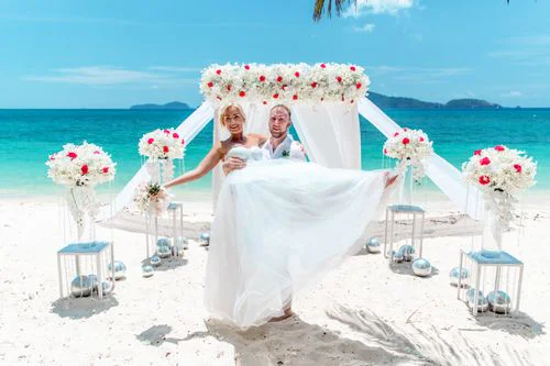 White and red geometric bamboo wedding arch, Phuket — photo 28