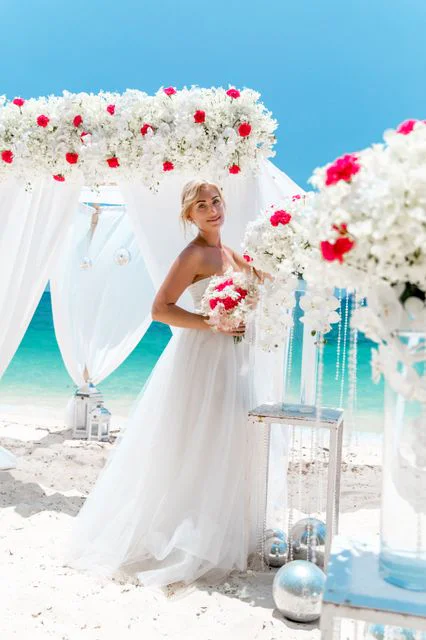 White and red geometric bamboo wedding arch, Phuket — photo 32