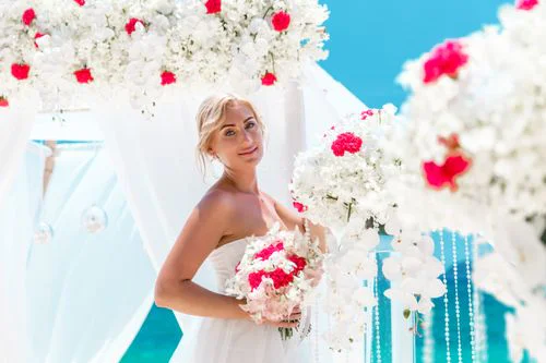 White and red geometric bamboo wedding arch, Phuket — photo 33