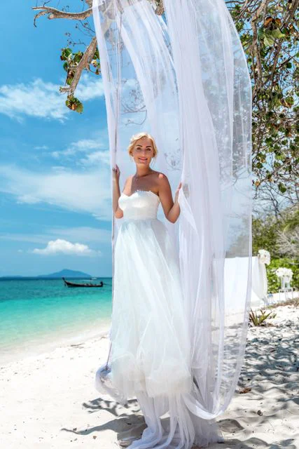 White and red geometric bamboo wedding arch, Phuket — photo 42