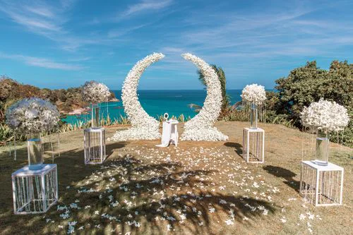 White round floral wedding arch, Daniil and Evgeniya, Phuket — photo 2