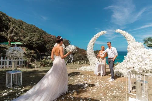 White round floral wedding arch, Daniil and Evgeniya, Phuket — photo 11