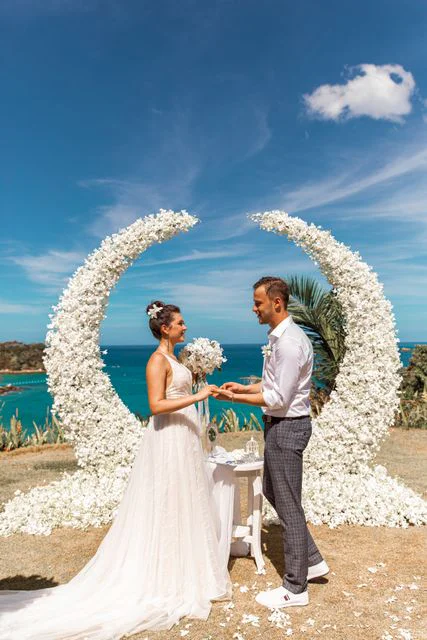 White round floral wedding arch, Daniil and Evgeniya, Phuket — photo 15