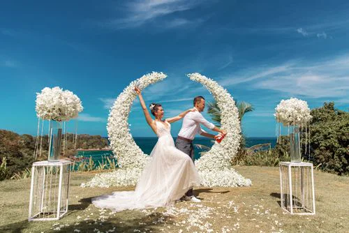 White round floral wedding arch, Daniil and Evgeniya, Phuket — photo 22