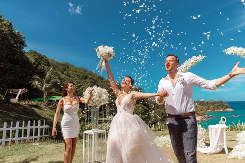 White round floral wedding arch, Daniil and Evgeniya, Phuket — photo 25