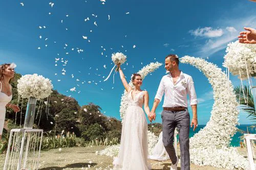 White round floral wedding arch, Daniil and Evgeniya, Phuket — photo 26