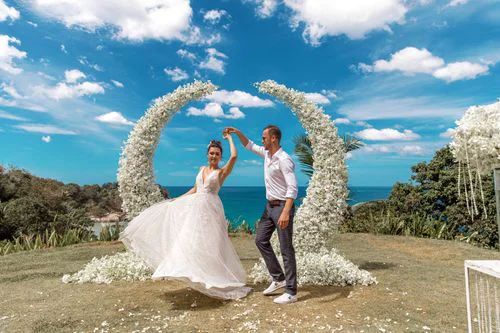 White round floral wedding arch, Daniil and Evgeniya, Phuket — photo 39