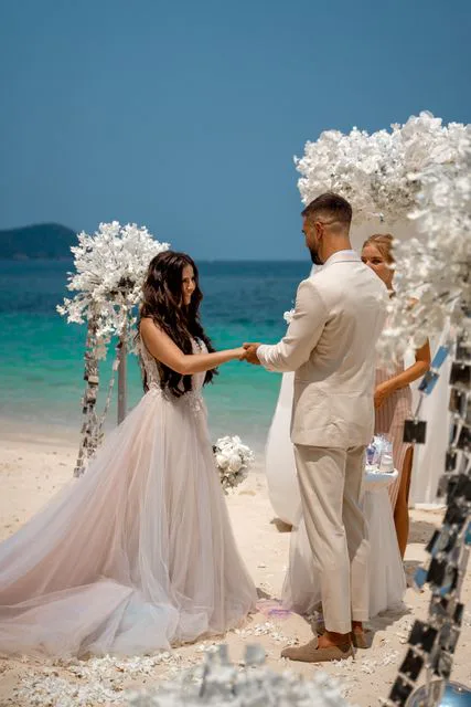 Sandor and Eniko's wedding ceremony in Phuket — photo 17